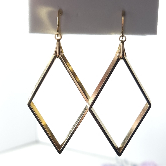 Elegant Gold Geometric Earrings - Picture 14 of 14
